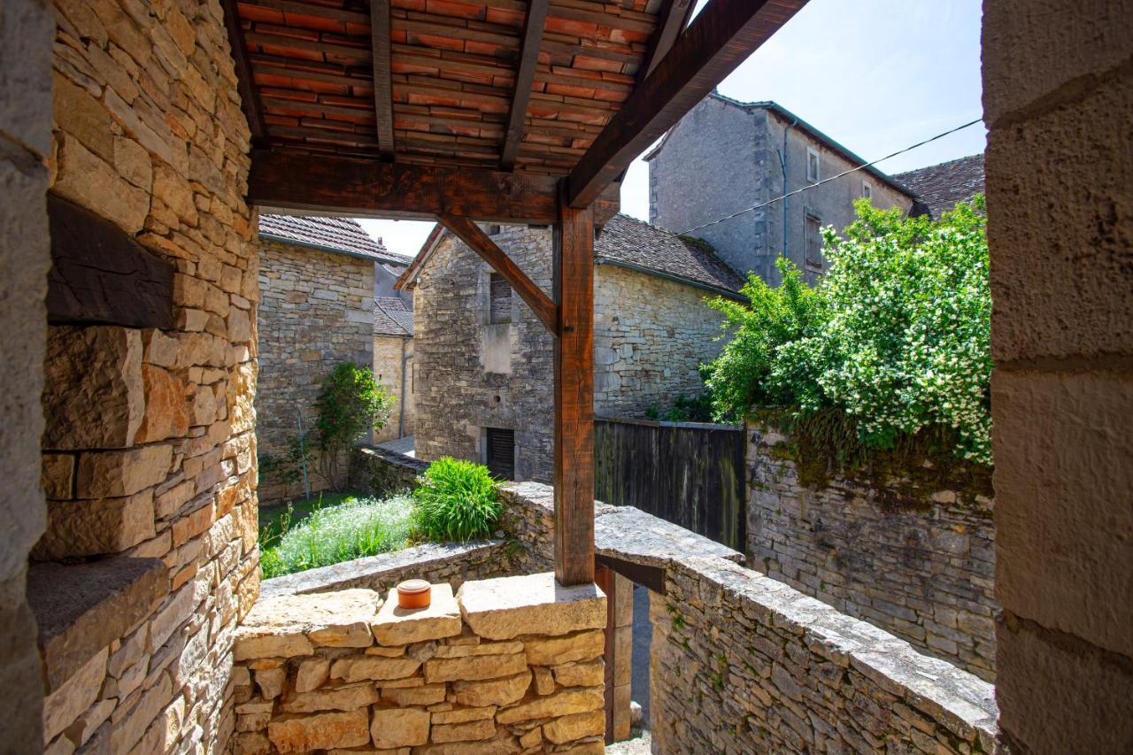 Maison En Pierres Au Coeur Du Village Medieval De Villeneuve エクステリア 写真